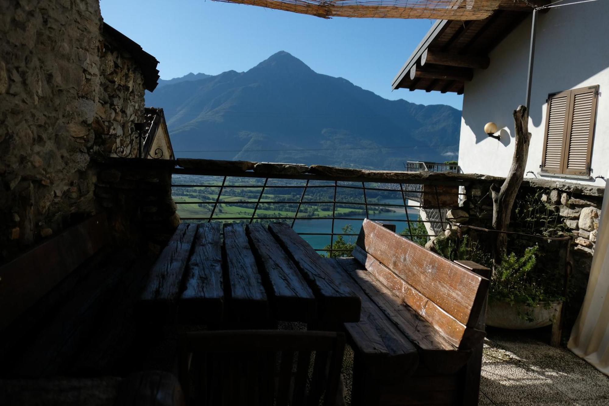 Appartamenti Montemezzo Le Case In Pietra Vista Lago Джера-Ларіо Екстер'єр фото